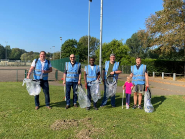 Kettering Conservatives litter pick