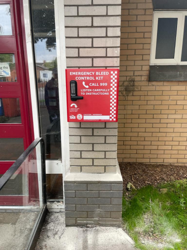 kettering bleed kit and defibrillator secured by cllr robin and Carolyn Carter local conservatives