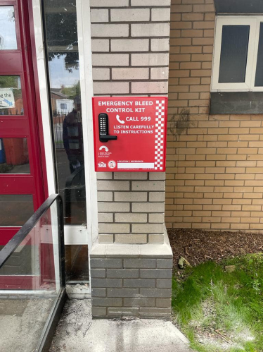 kettering bleed kit and defibrillator secured by cllr robin and Carolyn Carter local conservatives